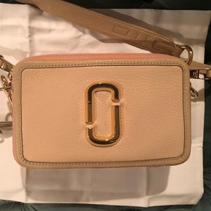 NWOT Marc Jacobs Softshot 21 in Apricot Beige Multi